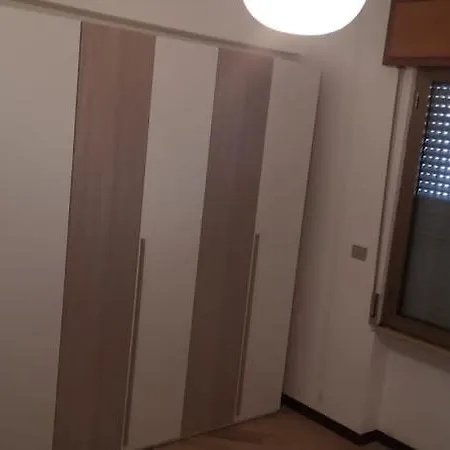 E ホームステイ ロクリ