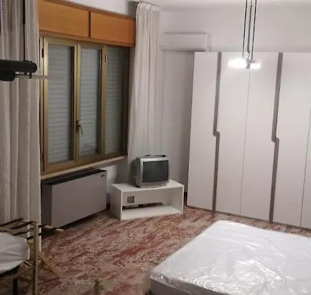 ホームステイ E ロクリ