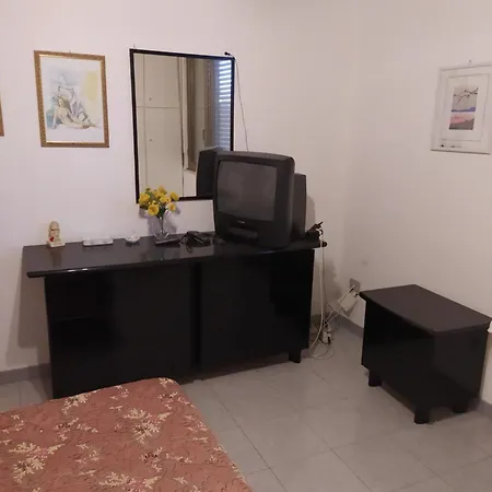 ホームステイ E *