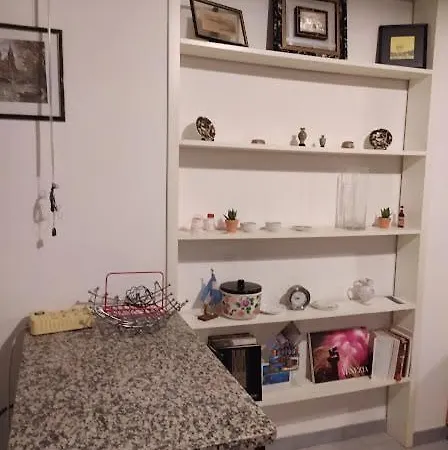 Δωμάτια σε οικογενειακή κατοικία E Λόκρι