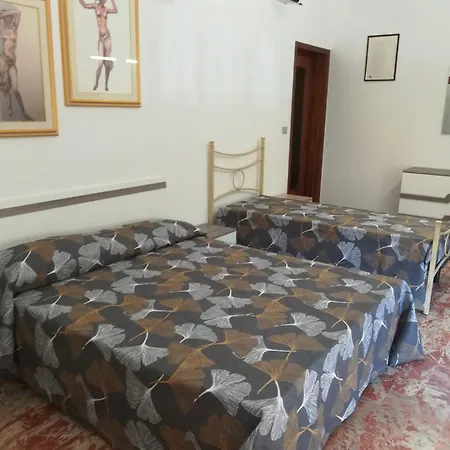 Δωμάτια σε οικογενειακή κατοικία E Λόκρι
